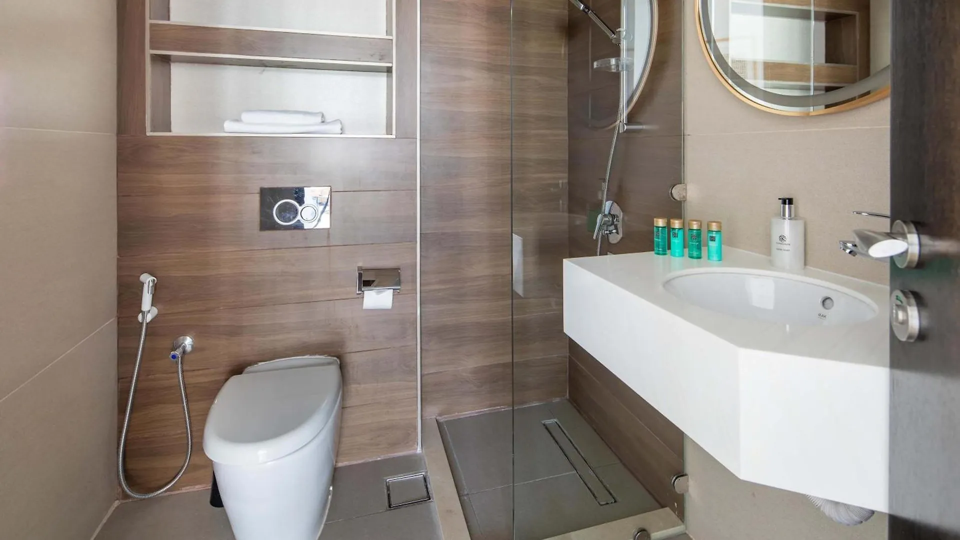 Frank Porter - 23 Marina Dubai Apartment