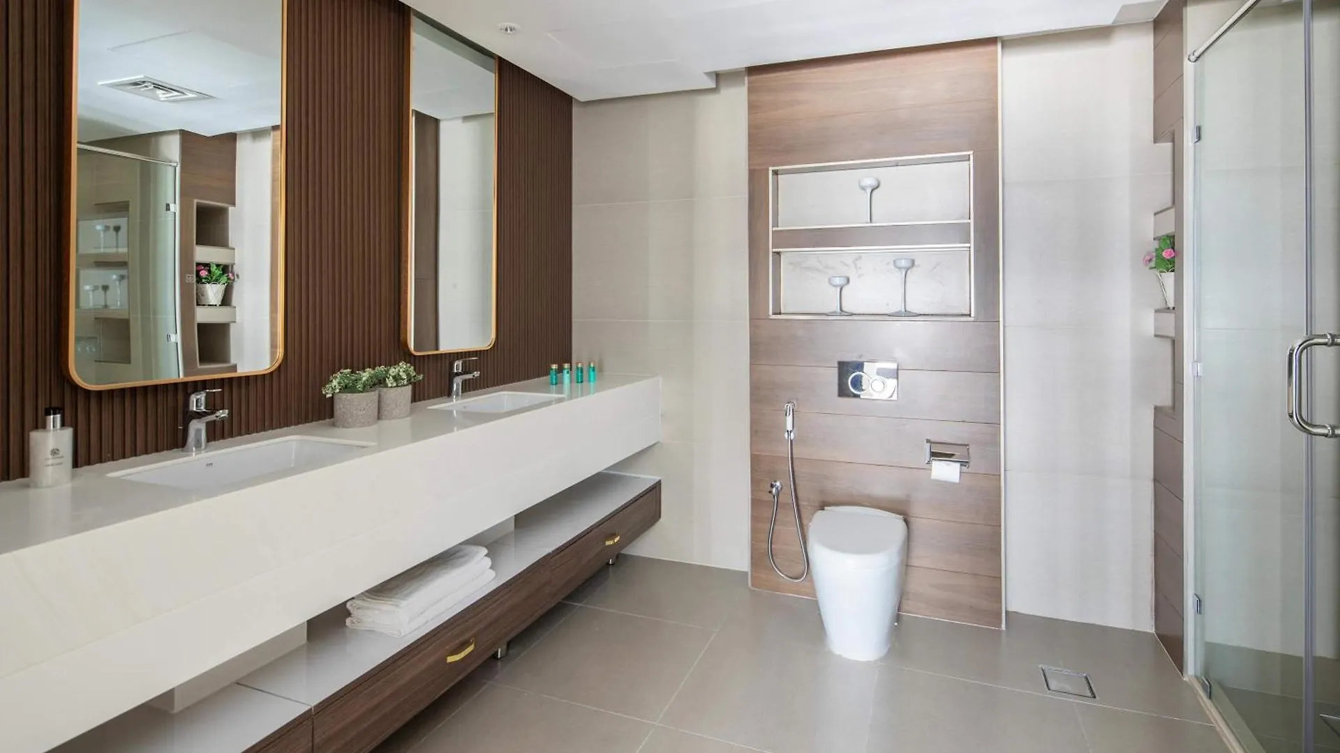 Frank Porter - 23 Marina Dubai Apartment