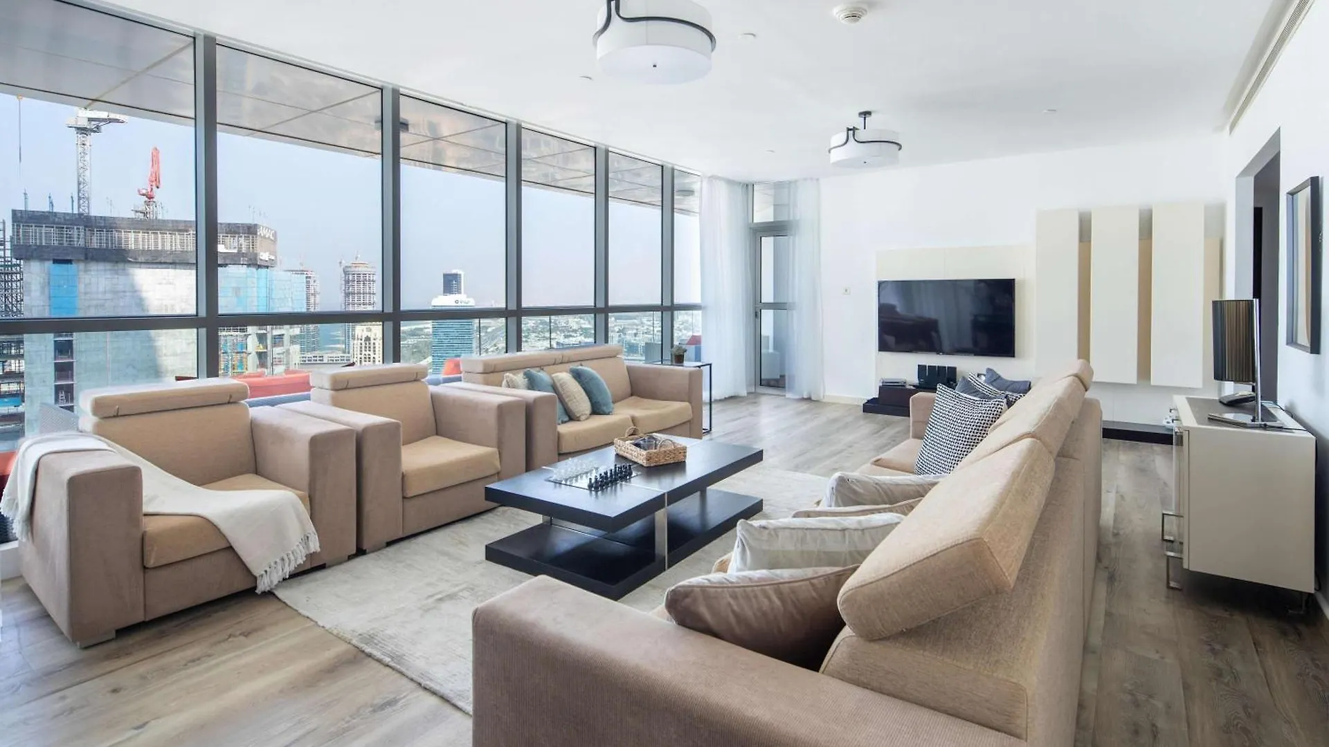 Frank Porter - 23 Marina Dubai Apartment